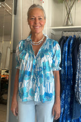 LORETTA CAPONI MILVIA TOP IN FLOWERS WAVES
