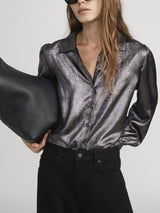 FRAME THE SHINY STAPLE BLOUSE IN GUNMETAL
