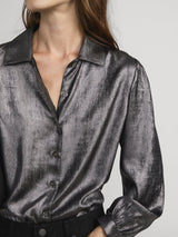 FRAME THE SHINY STAPLE BLOUSE IN GUNMETAL