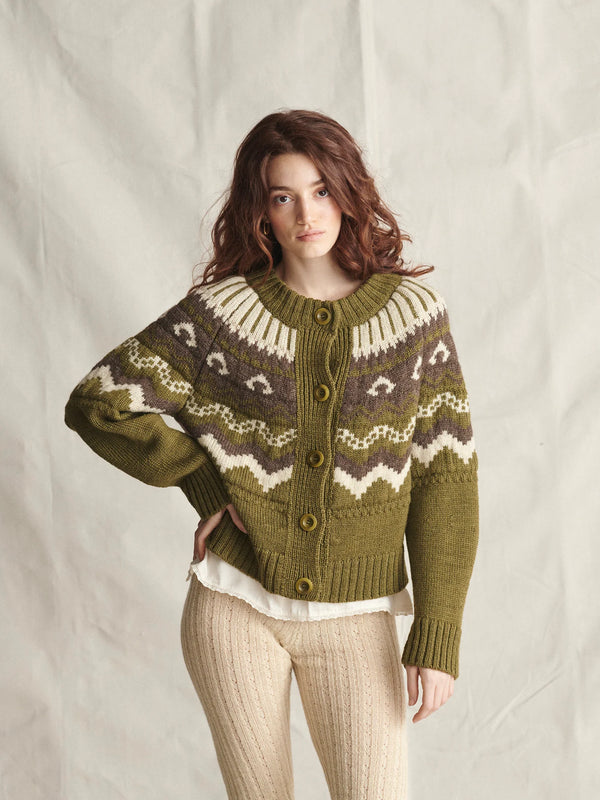 HERD FLEETWOOD CARDIGAN IN FOREST WITH ECRU & PEAT