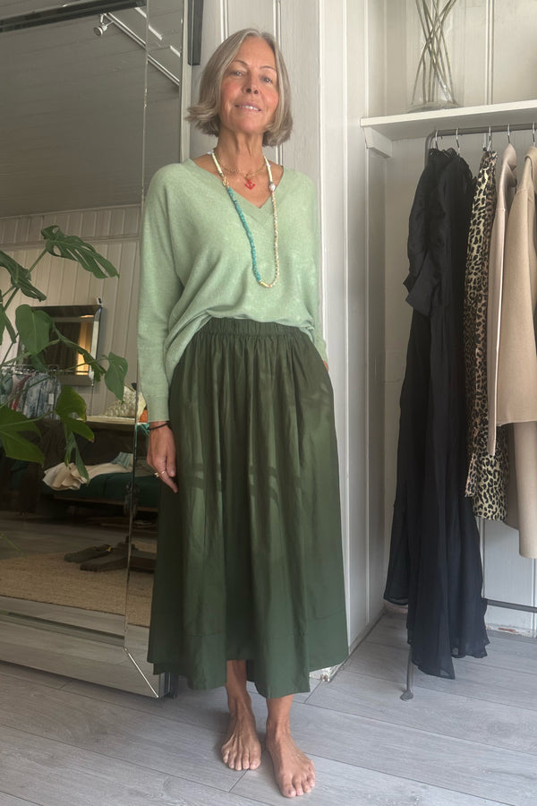 XIRENA GWYNN SKIRT IN FERN