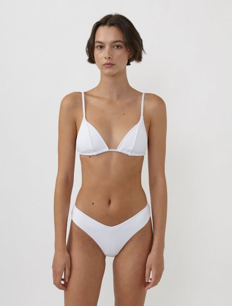 BOTEH TRIANGLE BIKINI TOP IN WHITE